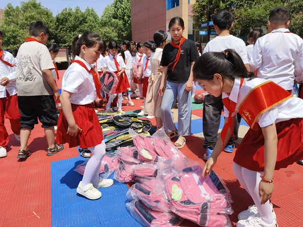 ����L�~�X�I(y��)����һ��ů�ľ�ٛ���麢�ӂ����ϐ�����Ʒ